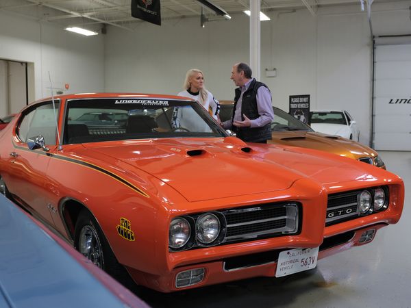 Car Crews with Supercar Blondie (LAS) - Las Vegas