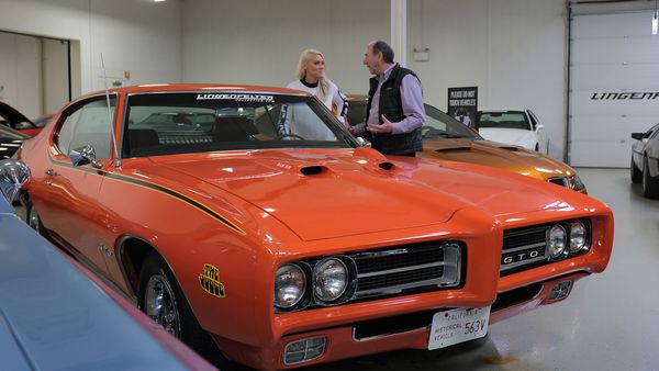 Car Crews with Supercar Blondie (LAS) - Detroit