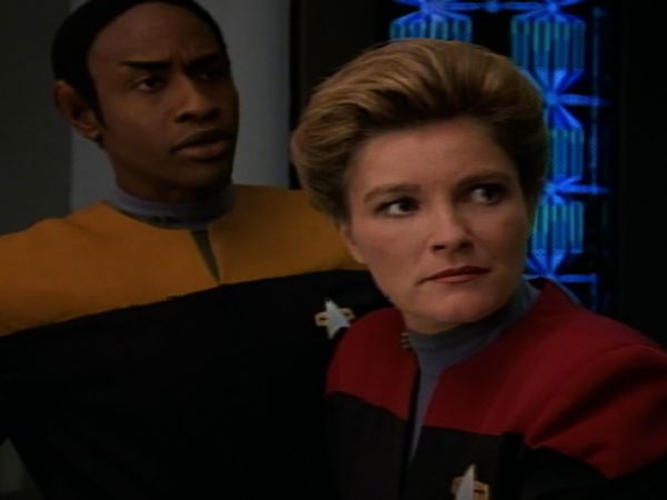 Star Trek: Voyager - Maneuvers