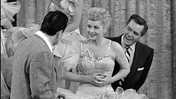 I Love Lucy - Lucy Gets In Pictures