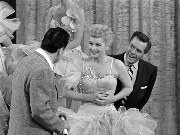 I Love Lucy - Lucy Gets In Pictures