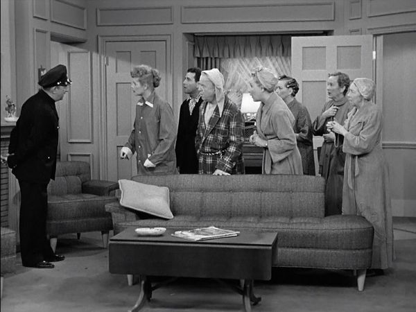 I Love Lucy - Too Many Crooks
