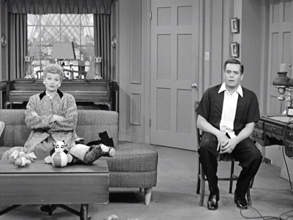 I Love Lucy - Ricky Minds The Baby