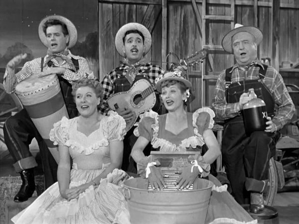 I Love Lucy - Tennessee Ernie Hangs On