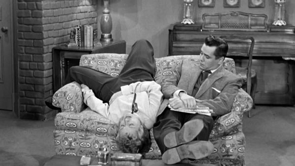 I Love Lucy - Lucy Writes A Play