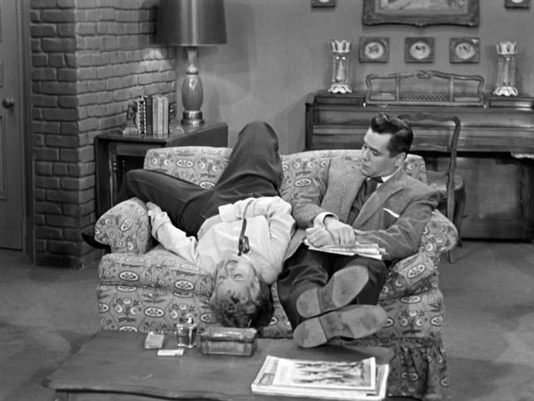 I Love Lucy - Lucy Writes A Play