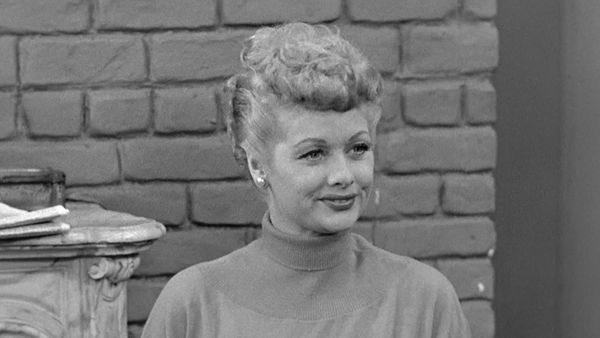 I Love Lucy - Lucy Gets Ricky On The Radio