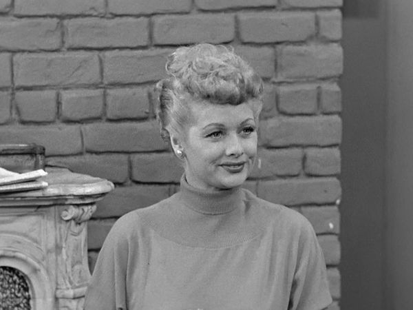 I Love Lucy - Lucy Gets Ricky On The Radio