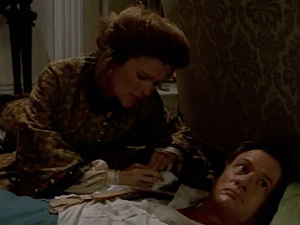 Star Trek: Voyager - The Q And The Grey