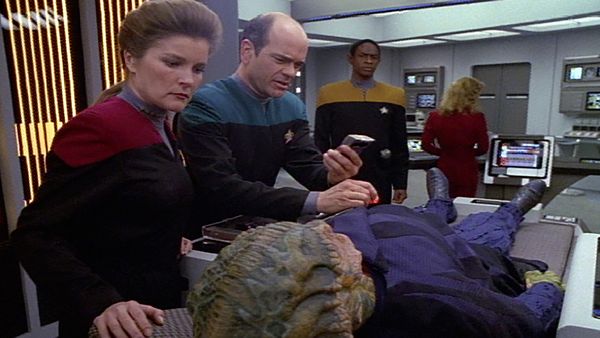 Star Trek: Voyager - Distant Origin