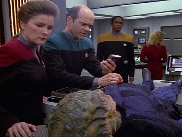 Star Trek: Voyager - Distant Origin