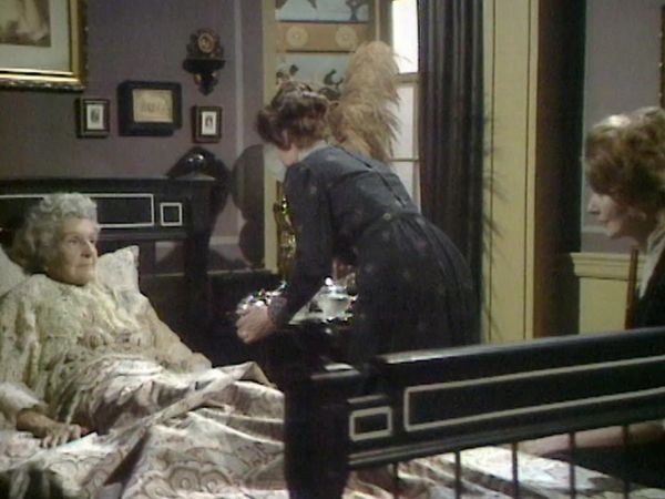 Upstairs, Downstairs DE - Die verschwundene Brosche