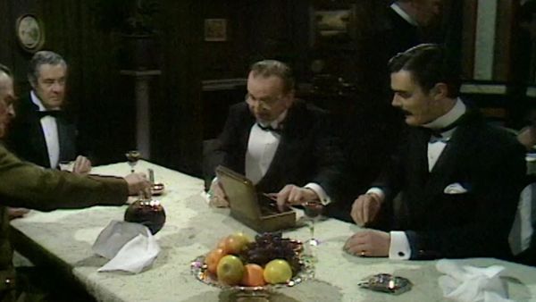 Upstairs, Downstairs DE - Fronturlauber