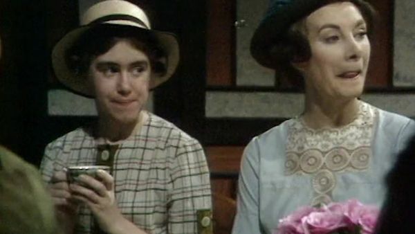 Upstairs, Downstairs DE - Frauen im Krieg