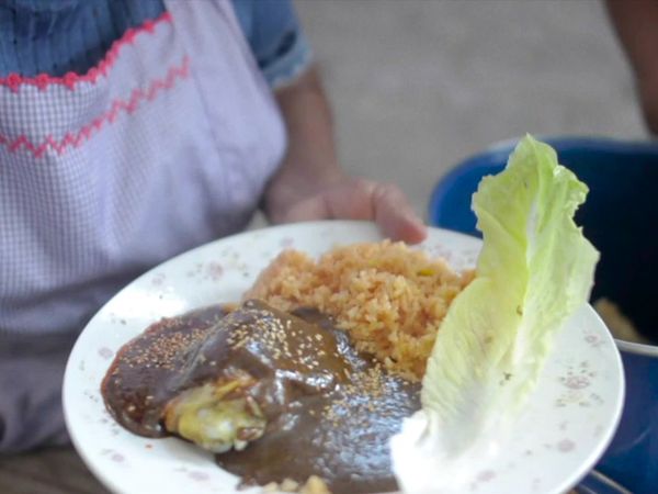 Lo que comemos las mujeres - La procesión