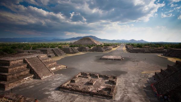 TOP 10 Secrets and Mysteries BR - Lugares e Edifícios Sagrados