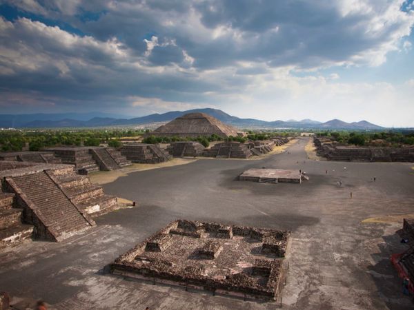 TOP 10 Secrets and Mysteries BR - Lugares e Edifícios Sagrados