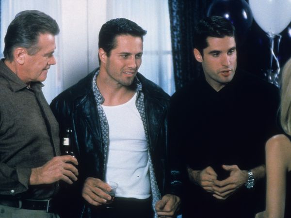 Melrose Place - Den unge søn viser sig