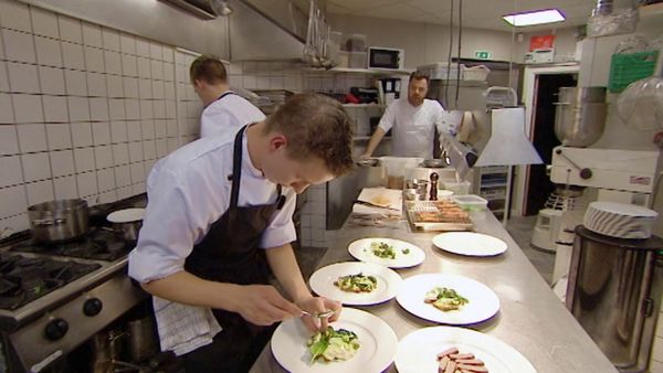 Med kniven for struben - Episode 409