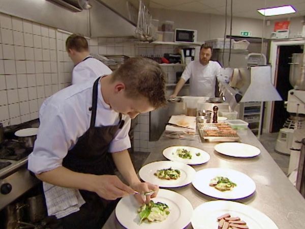 Med kniven for struben - Episode 409