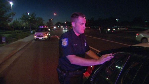 Cops en español - Mi joyería es frágil