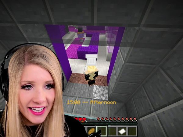 Brianna Playz - Sneaking into Aphmau's Minecraft House for 24 Hours
