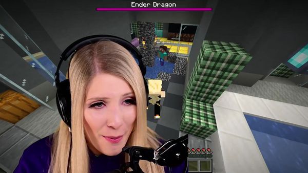 Brianna Playz - Playing Minecraft as a Billionaire