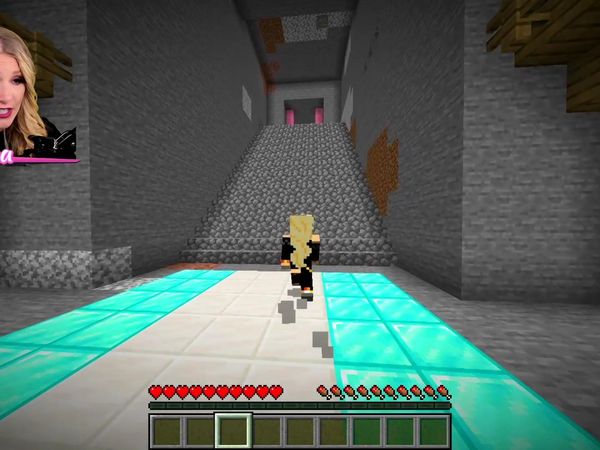Brianna Playz - Minecraft Millionaire House Battle vs. Aphmau