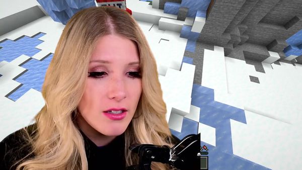 Brianna Playz - Playing Minecraft As Mermaids