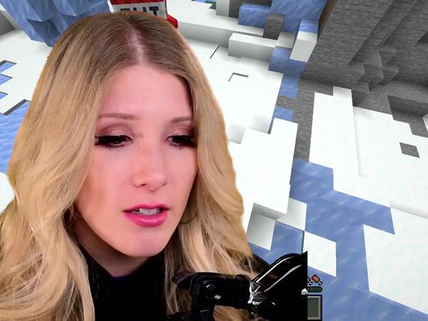 Brianna Playz - Playing Minecraft As Mermaids
