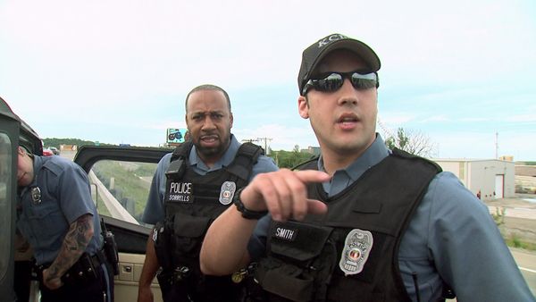 Cops en español - CUATRO DELITOS GRAVES Y UN PINCHAZO