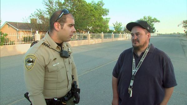 Cops en español - CRUZANDO EL BARRIO