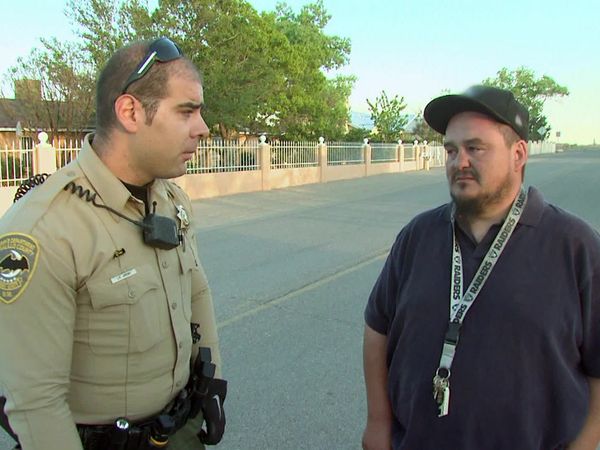 Cops en español - CRUZANDO EL BARRIO