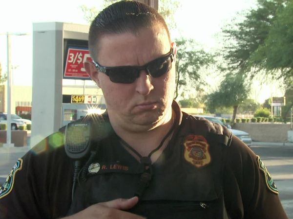 Cops en español - A PRUEBA DE DESCARGAS