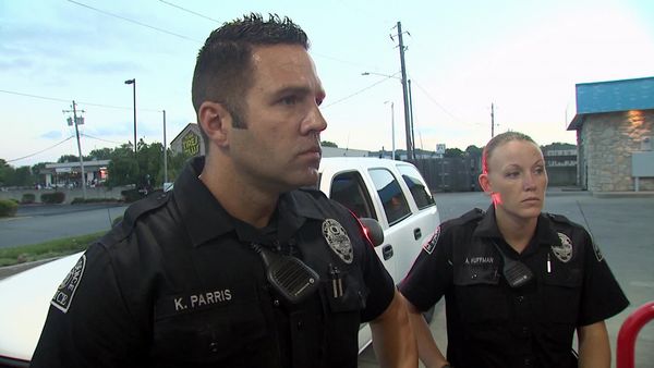 Cops en español - ¡SEÑORA! MORDIÓ MI DEDO