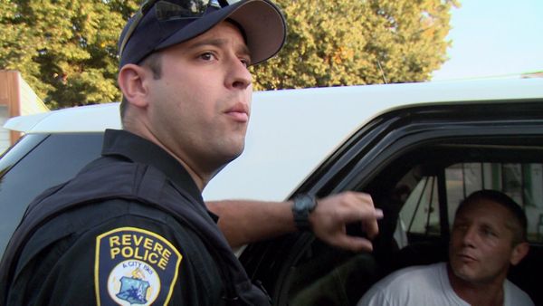 Cops en español - DELITO EN LA PUERTA PRINCIPAL