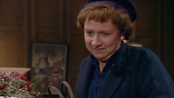 All in the Family - Edith's Final Respects