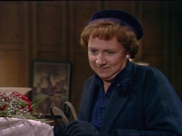 All in the Family - Edith's Final Respects