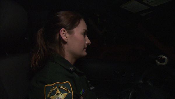 Cops en español - Olor a auto nuevo.