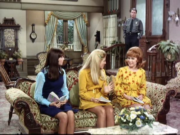 Petticoat Junction - Love Rears Its Ugly Head