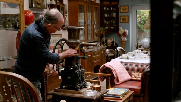 Antiques Road Trip - Tim Medhurst and Izzie Balmer, Day 2
