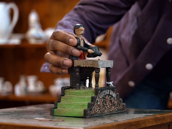 Celebrity Antiques Road Trip - Clive Myrie and Reeta Chakrabarti