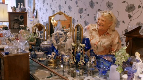 Celebrity Antiques Road Trip - Scarlett Moffatt and Crissy Rock