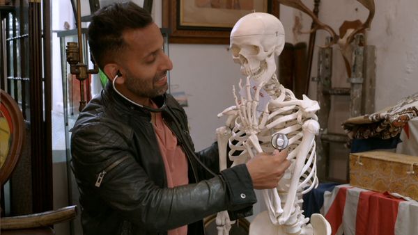 Celebrity Antiques Road Trip - Trisha Goddard and Dr. Amir Khan