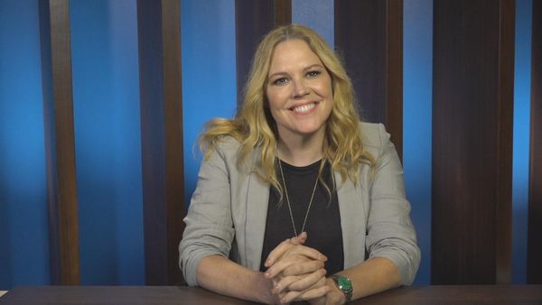 25 Words or Less - Mary McCormack Forgets Her Diploma