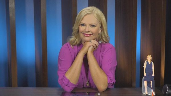 25 Words or Less - Melissa Peterman Comes In With A Bang!