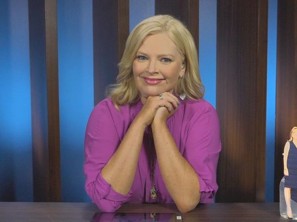 25 Words or Less - Melissa Peterman Comes In With A Bang!