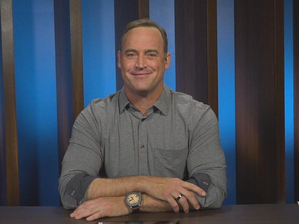 25 Words or Less - Matt Iseman and Amber Stevens West Shows Us How It's Done!
