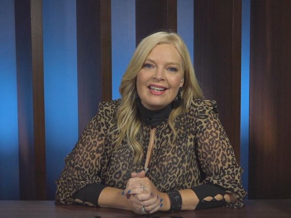 25 Words or Less - Melissa Peterman Is Still Stuck In The Pod?