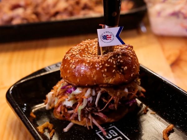 Ponlo en Fuego - Pulled Pork Sandwich / Flank Steak